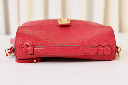 Louis Vuitton Pochette Metis red