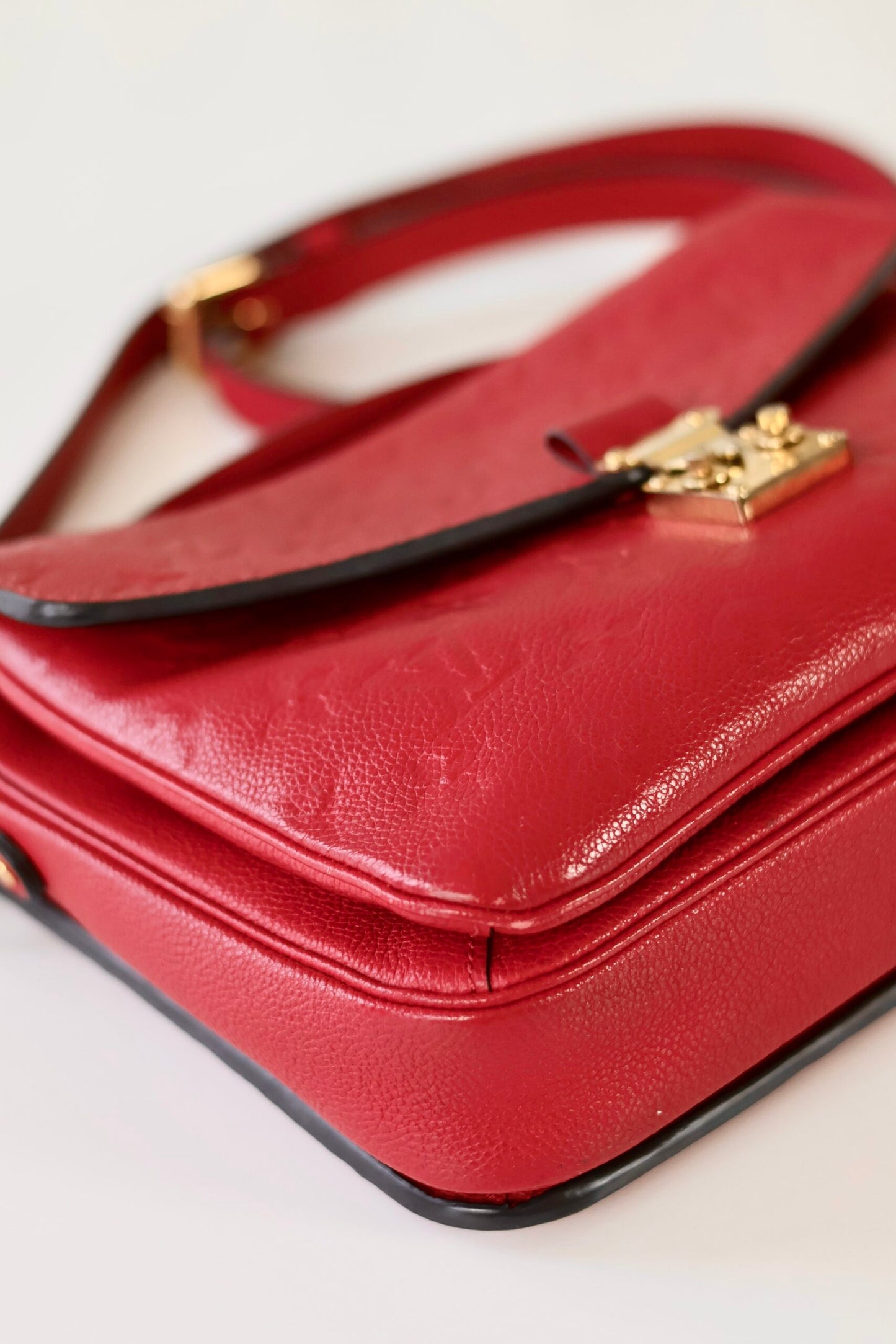 Louis Vuitton Pochette Metis red