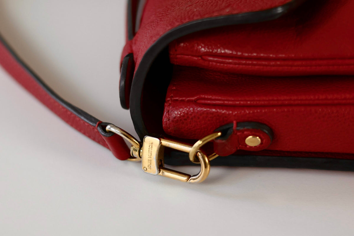 Louis Vuitton Pochette Metis red