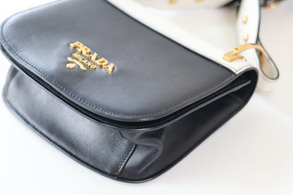 Prada Pionniére black white