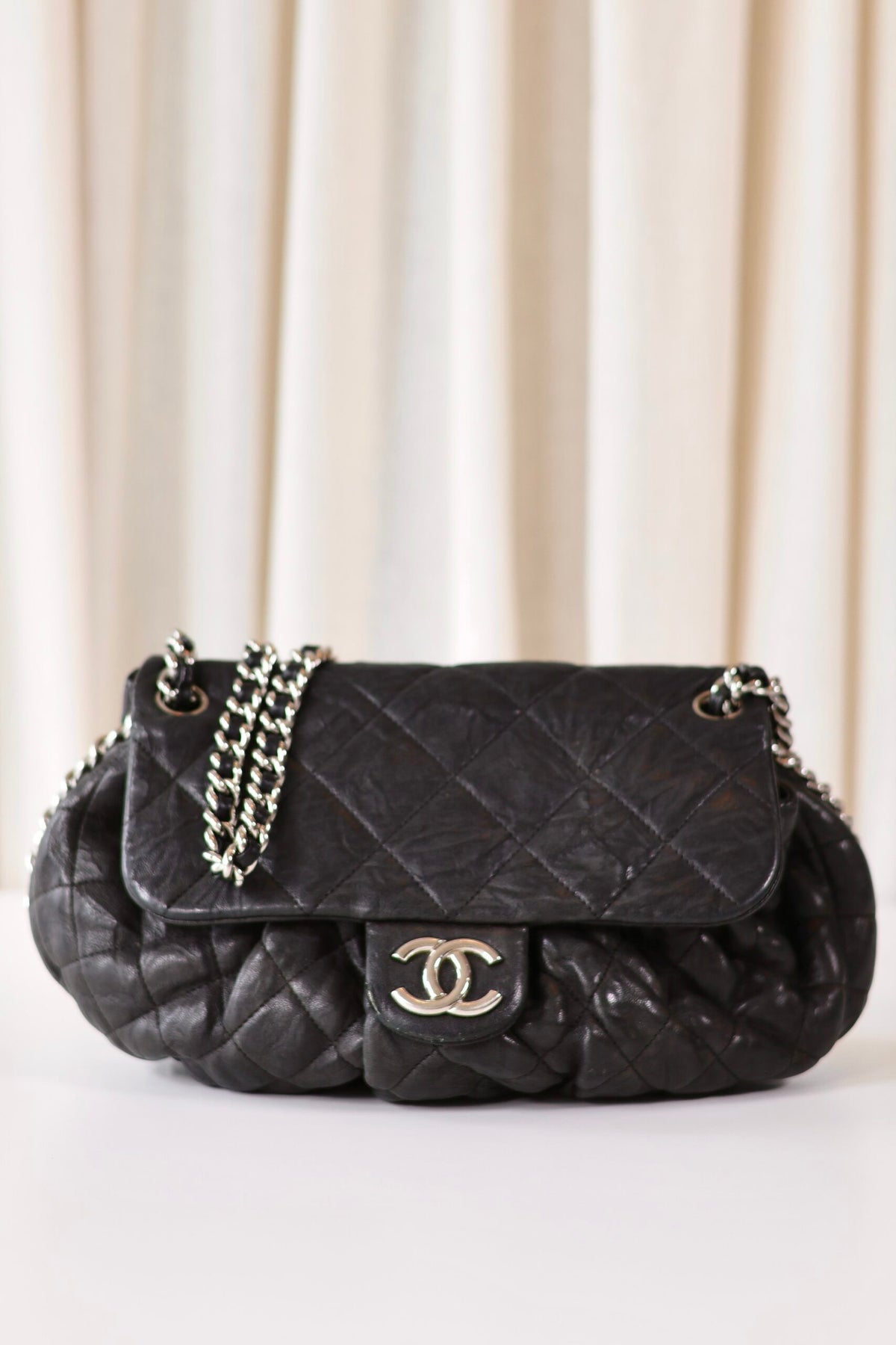 Chanel Chain Around black