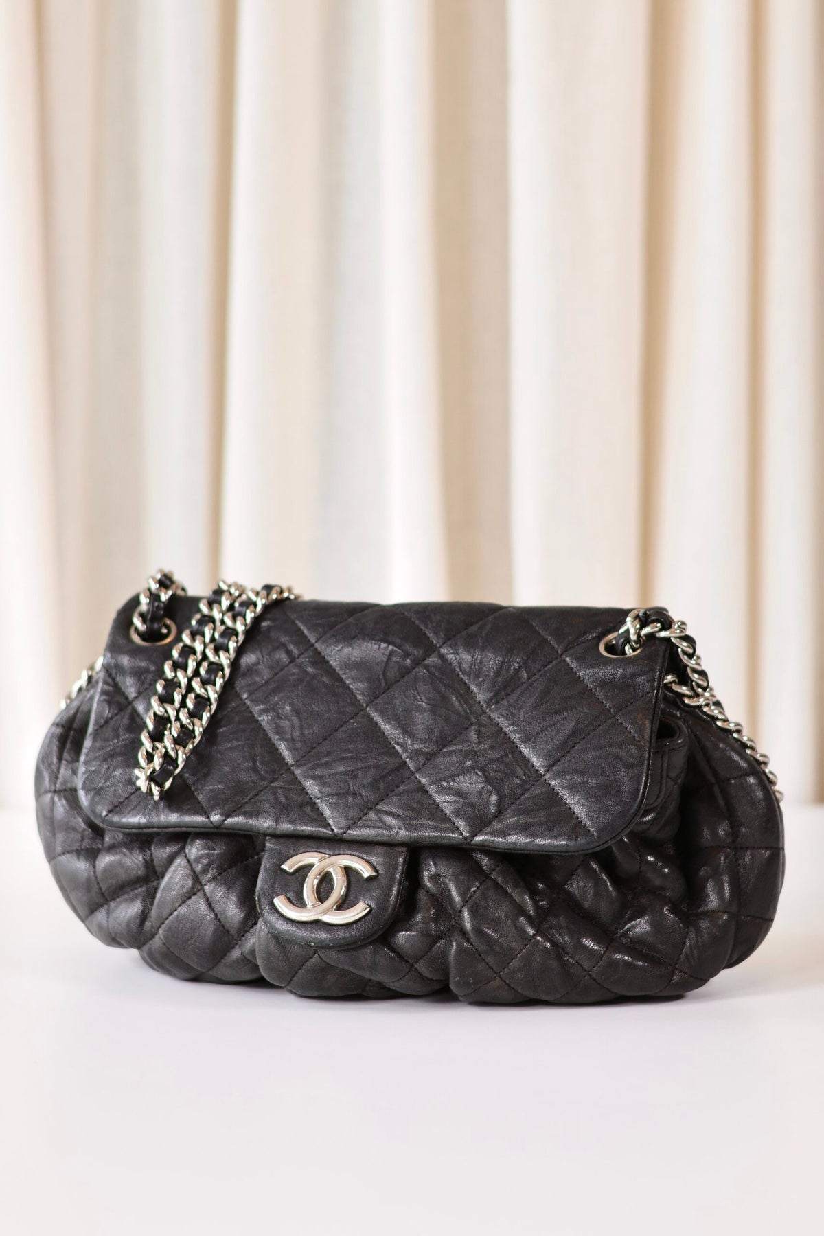 Chanel Chain Around black