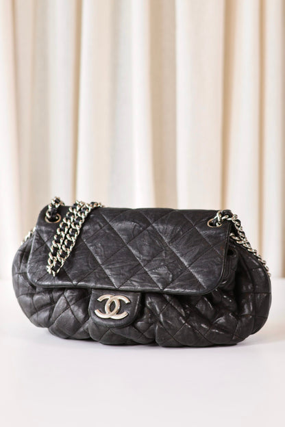 Chanel Chain Around black