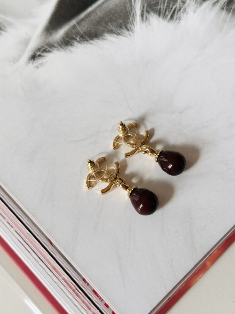 Chanel brown pearl earrings - Image 2