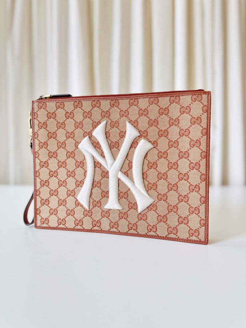 Gucci x new york yankees clutch - Image 2