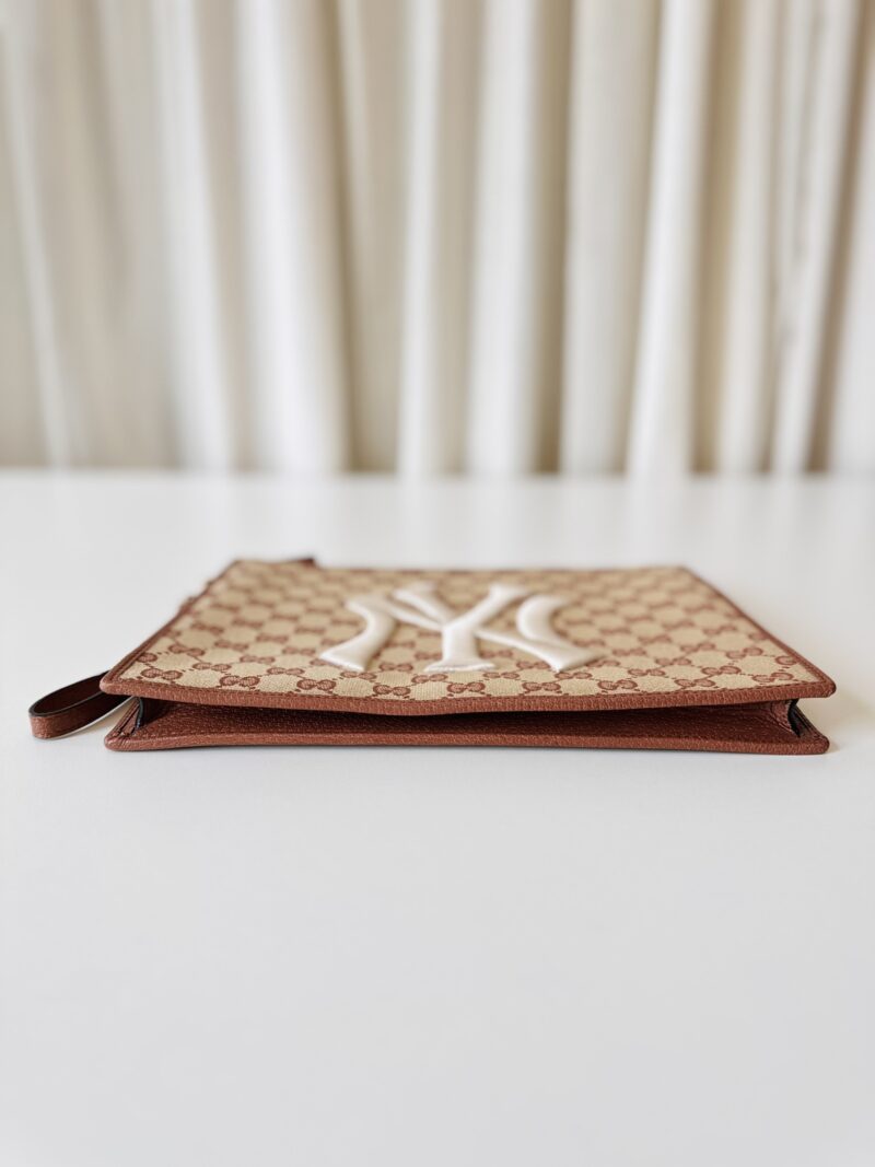 Gucci x new york yankees clutch - Image 4