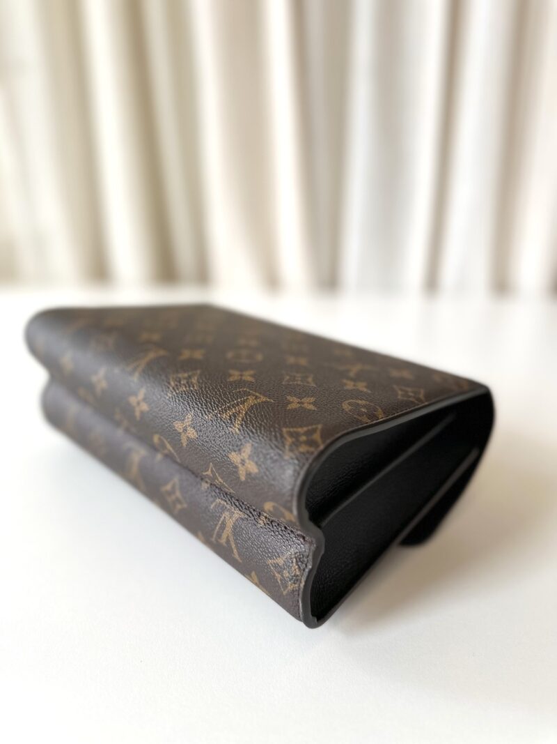 Louis Vuitton Victoire - Image 10
