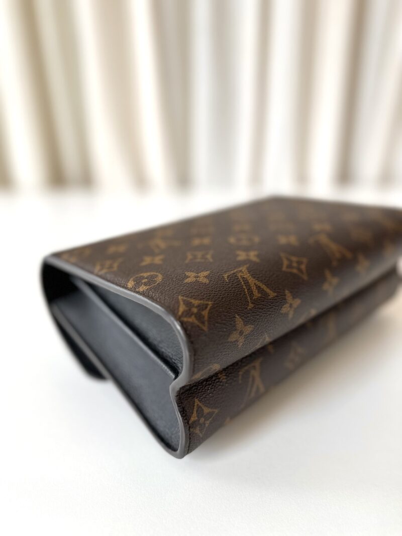 Louis Vuitton Victoire - Image 9