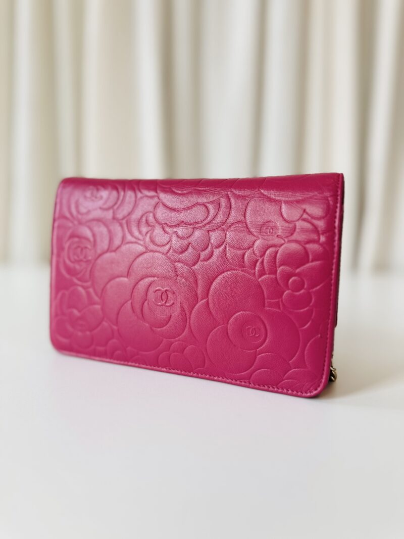 Chanel camellia wallet on chain - Image 5