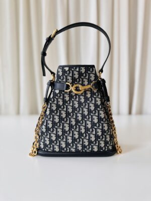 Dior C'est medium