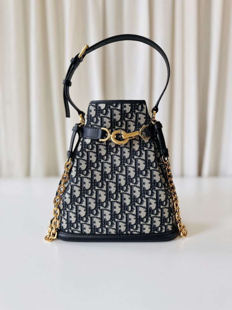 Dior C'est medium
