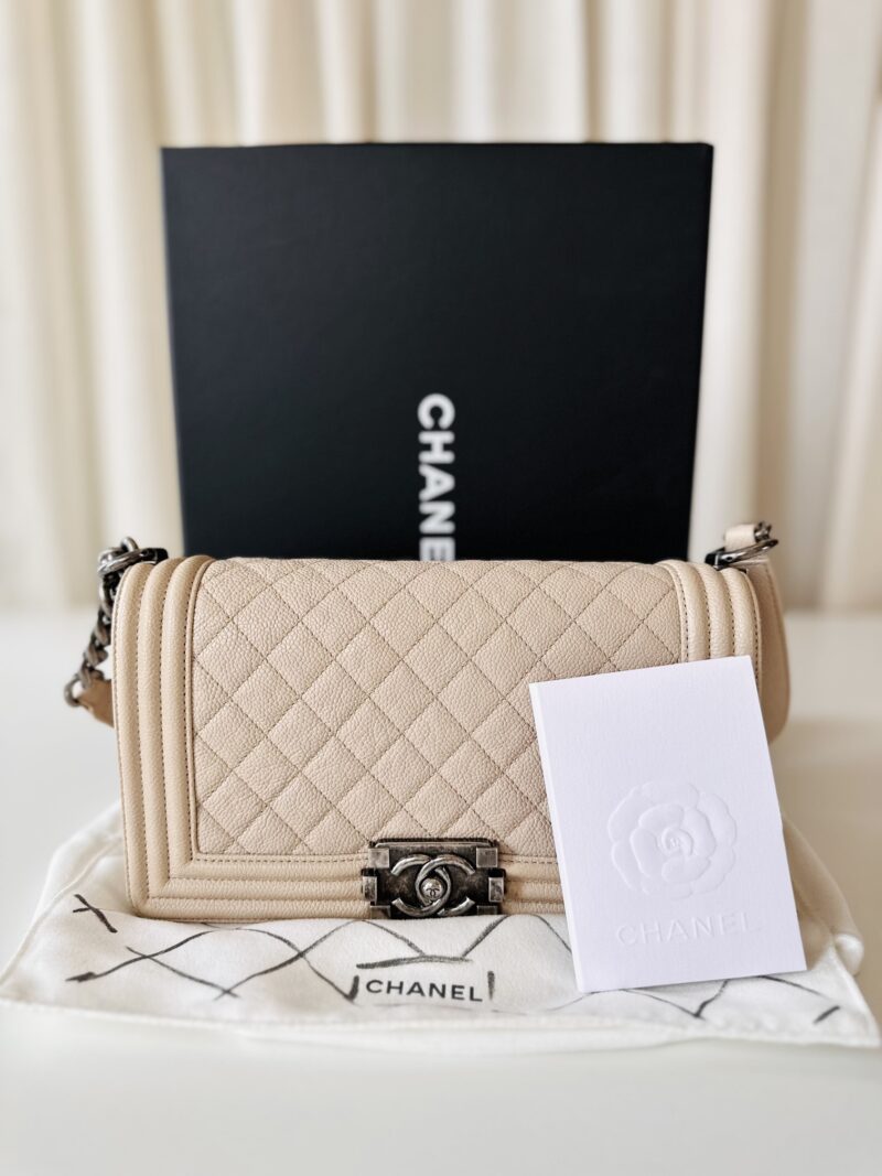 Chanel boy bag medium - Image 10