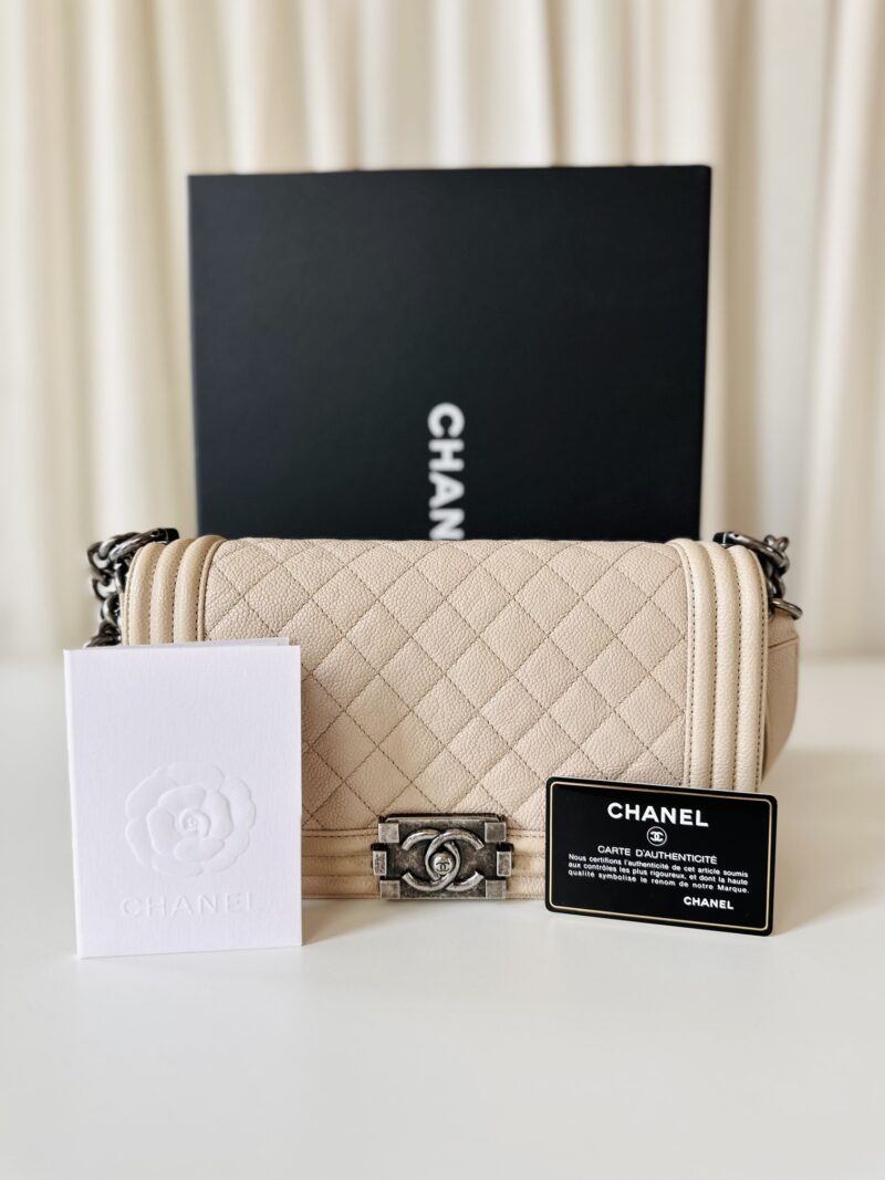Chanel boy bag medium - Image 11