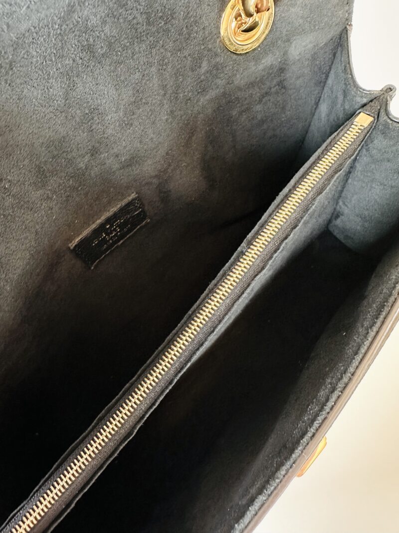 Louis Vuitton Victoire - Image 12