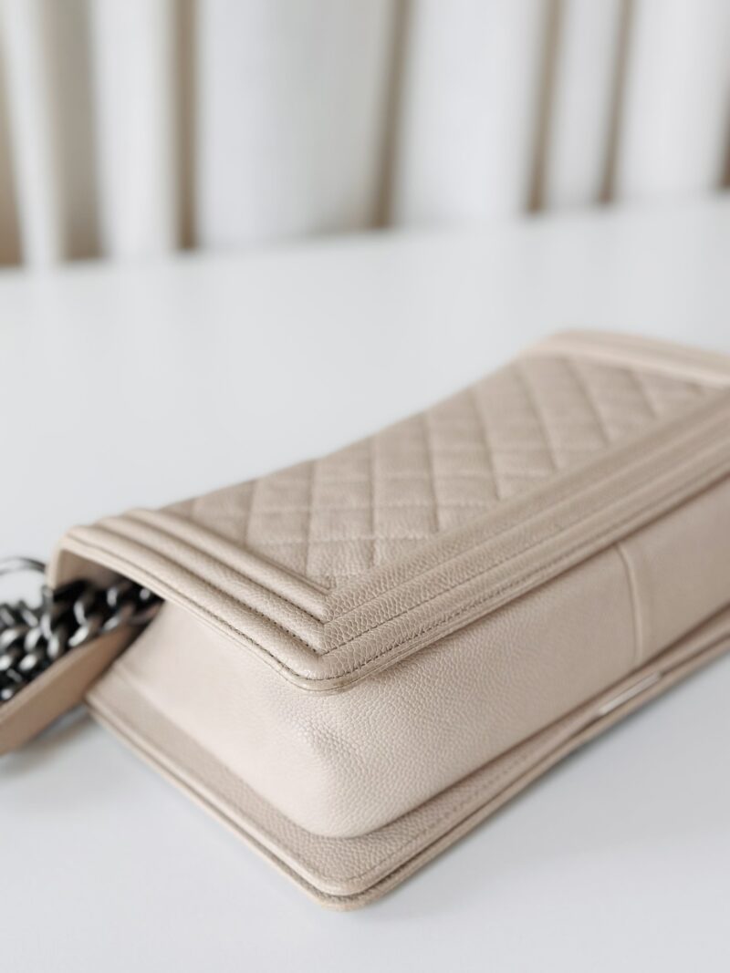 Chanel boy bag medium - Image 8