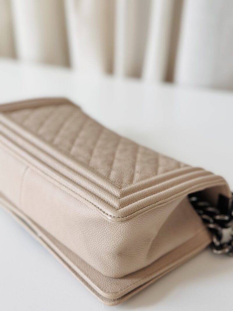 Chanel boy bag medium - Image 9