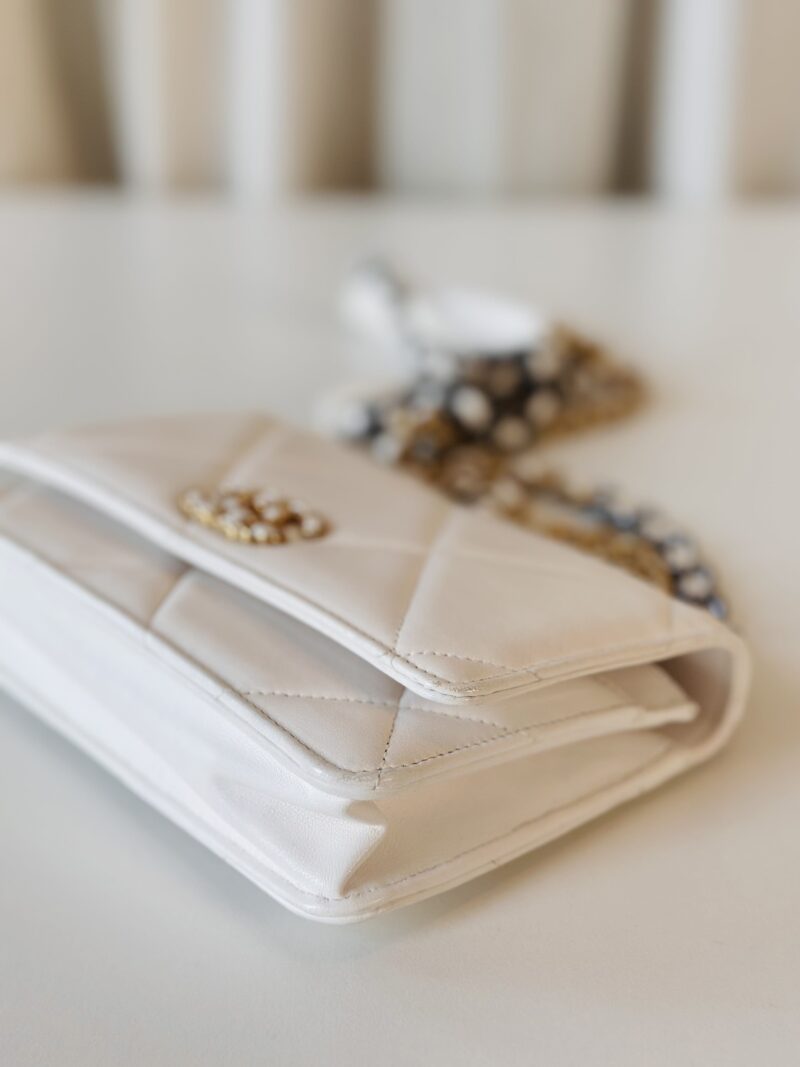 Chanel 19 wallet on chain - Image 6