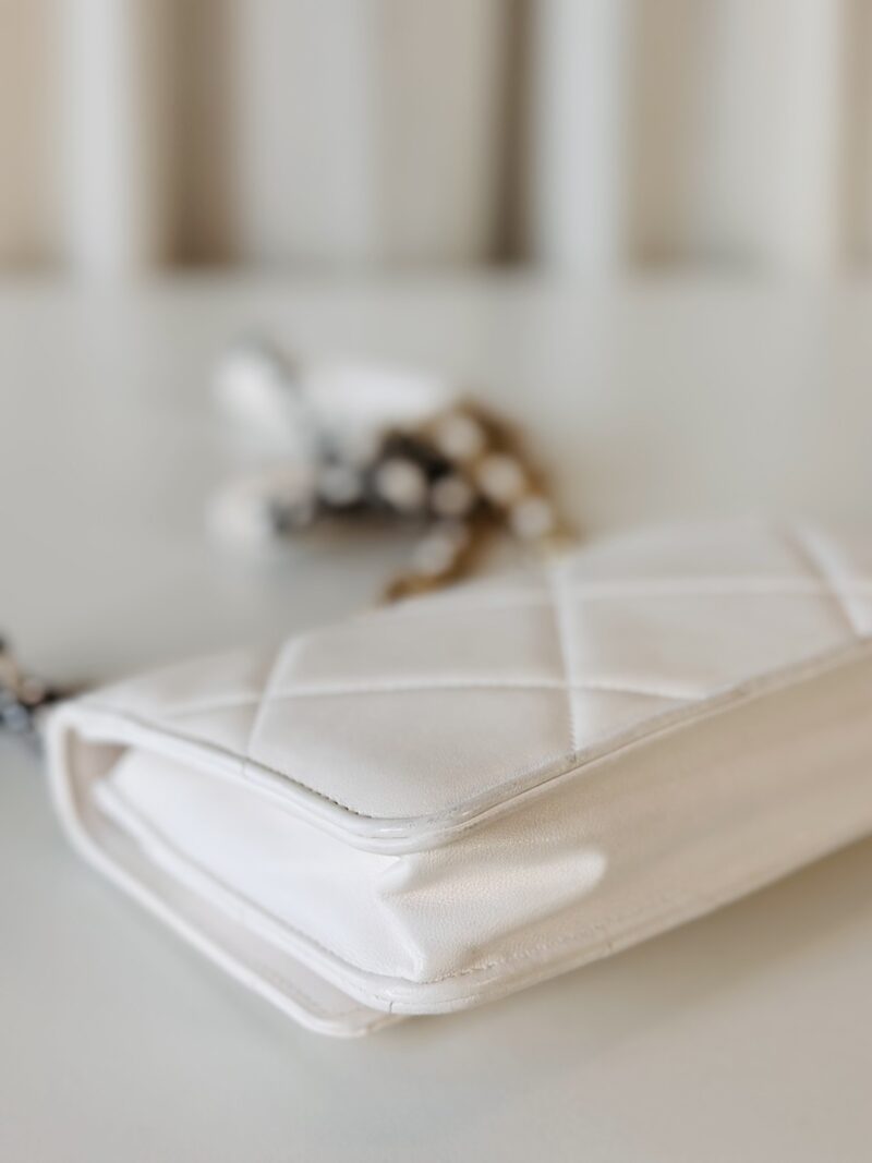 Chanel 19 wallet on chain - Image 7