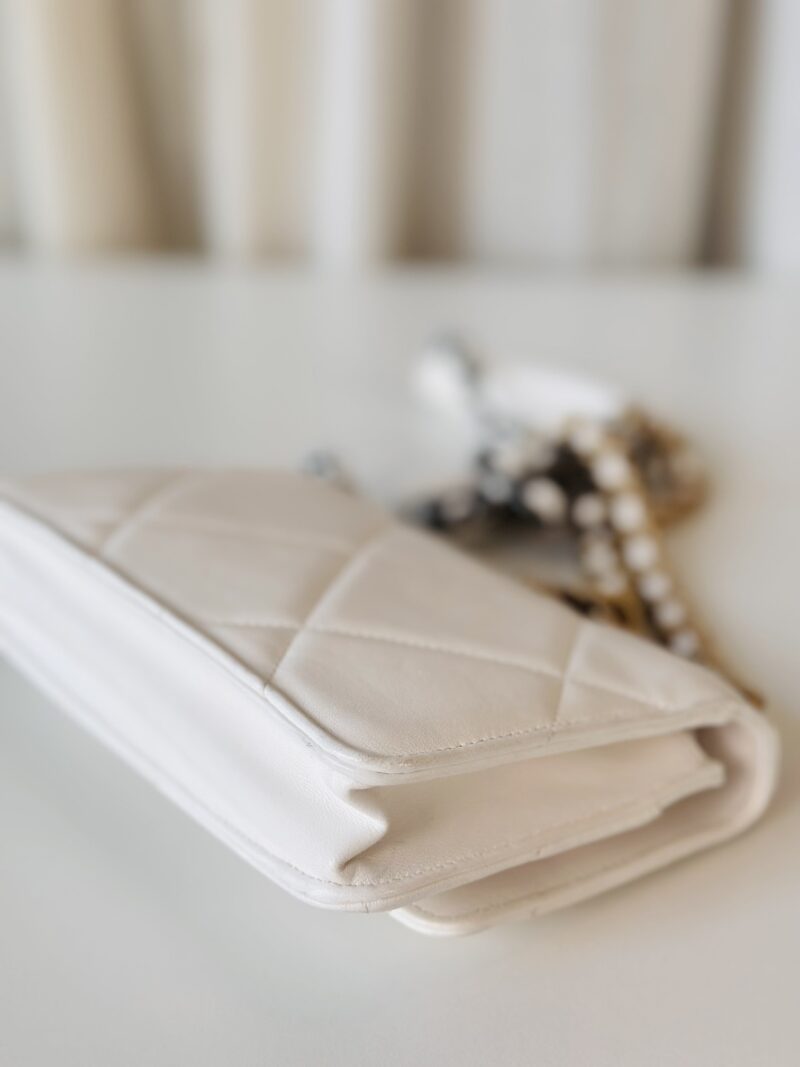 Chanel 19 wallet on chain - Image 8