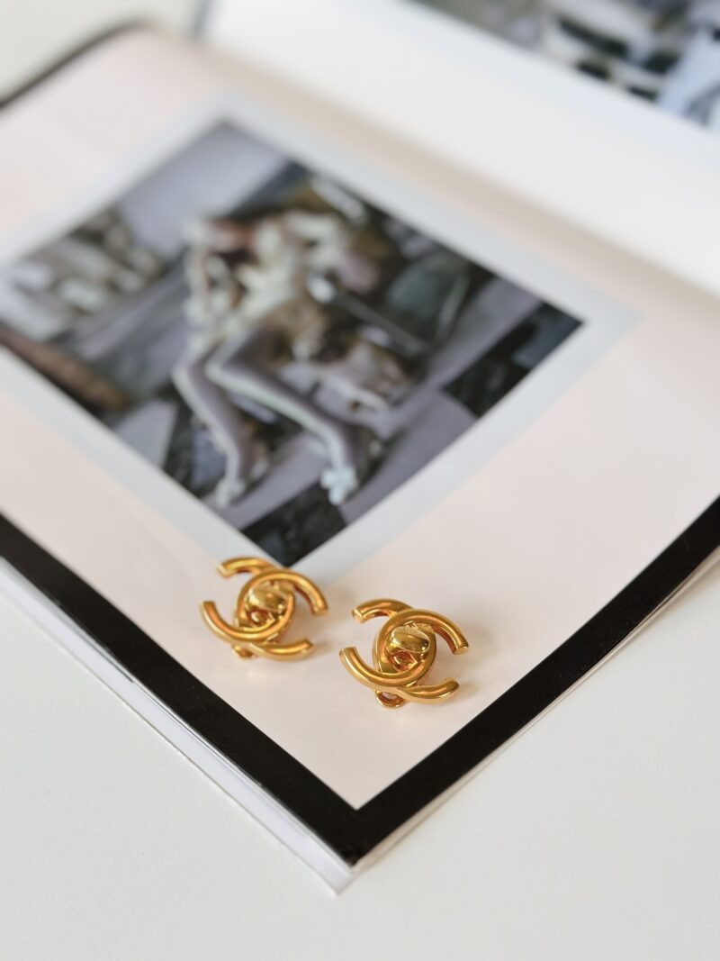 Chanel clip-on earrings - Image 3