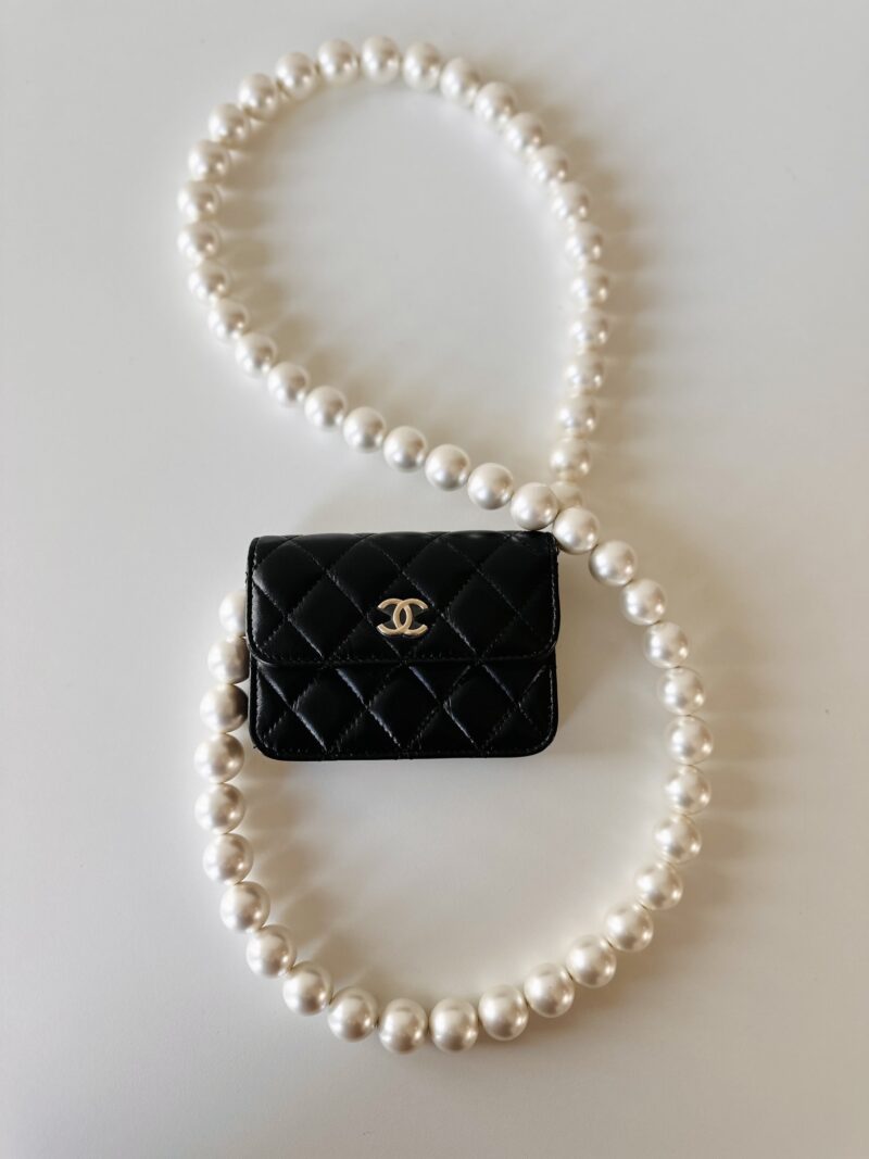 Chanel pearl wallet on chain - Image 4