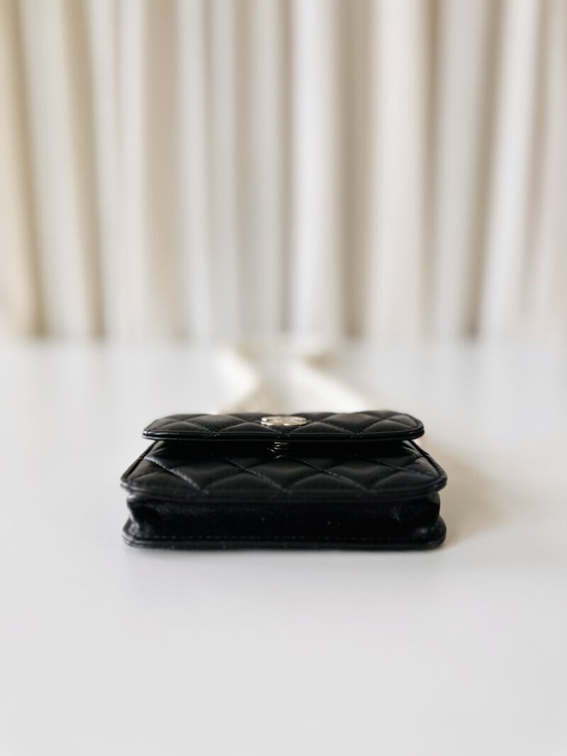 Chanel pearl wallet on chain - Image 7