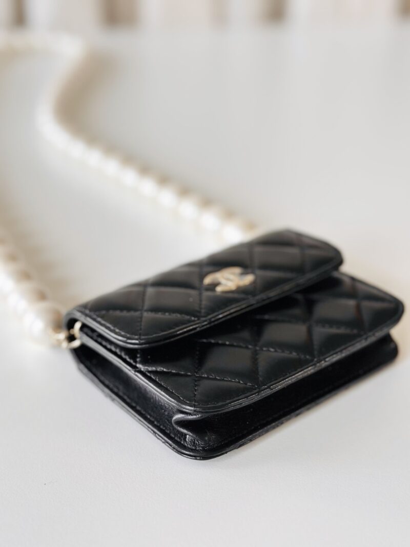 Chanel pearl wallet on chain - Image 8