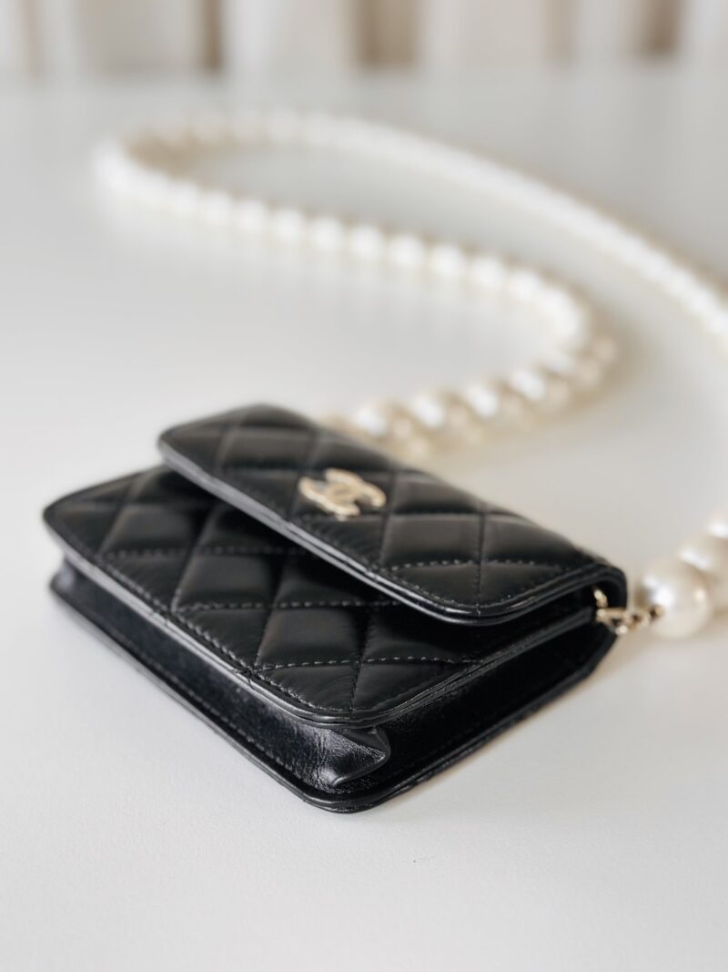 Chanel pearl wallet on chain - Image 9