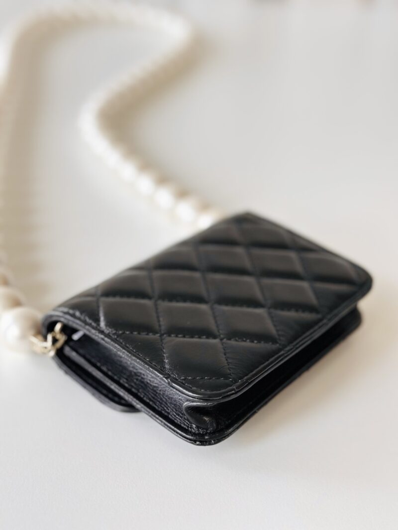 Chanel pearl wallet on chain - Image 10
