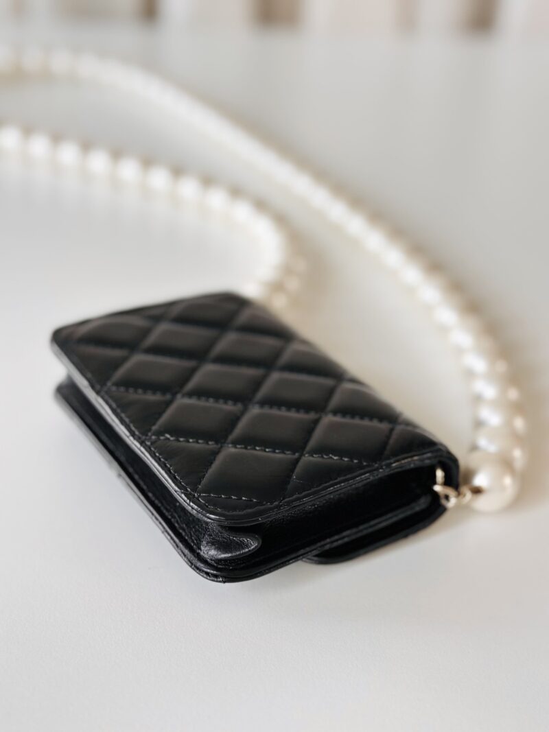 Chanel pearl wallet on chain - Image 11