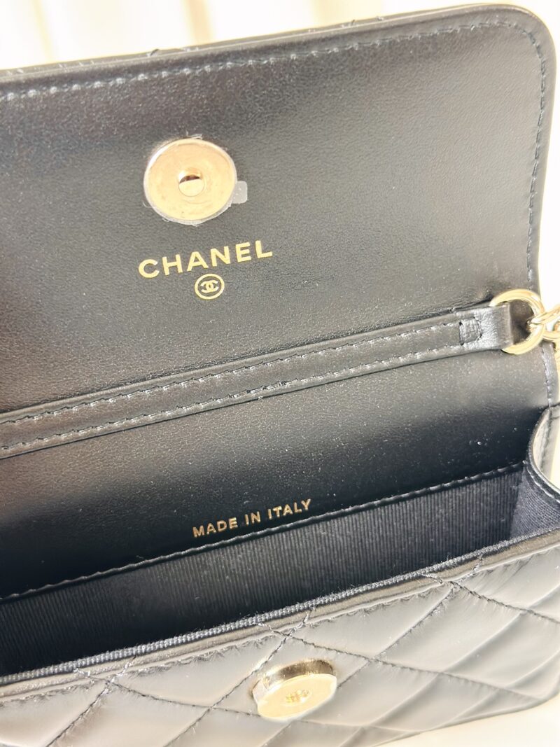 Chanel pearl wallet on chain - Image 12