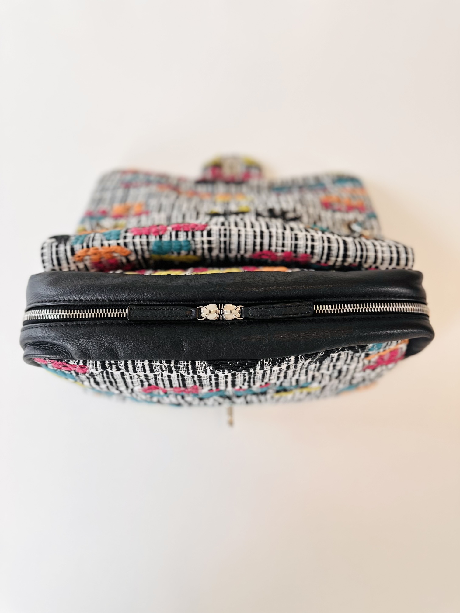 Chanel tweed single flap bag - Image 12