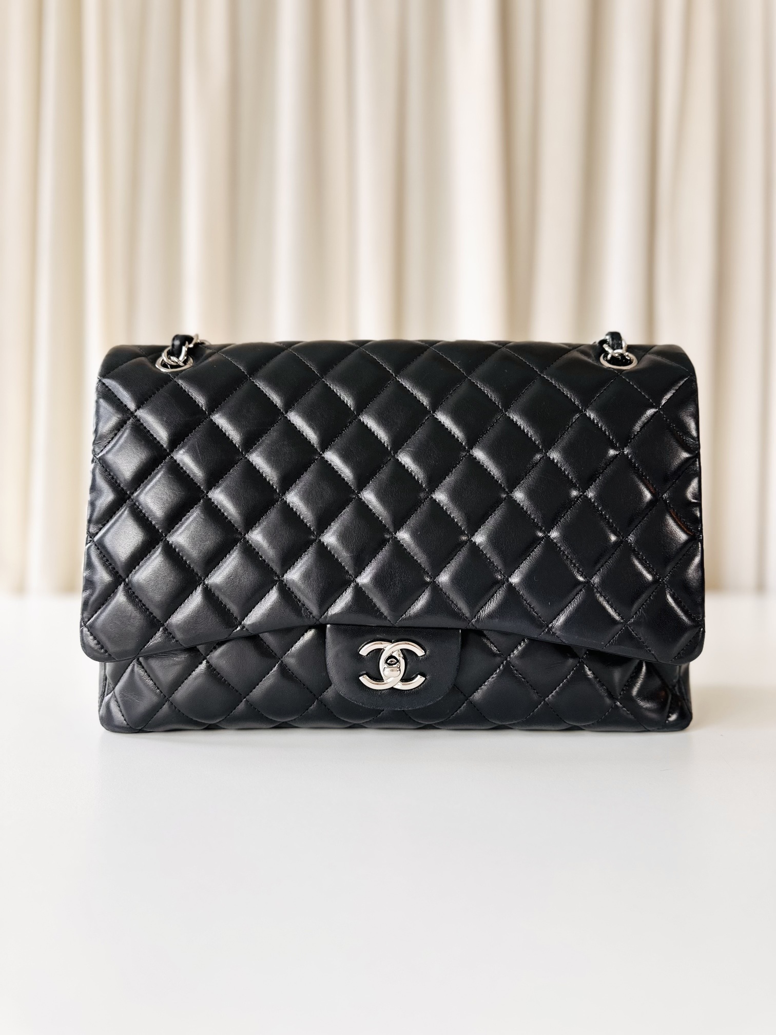 Chanel Jumbo Maxi black