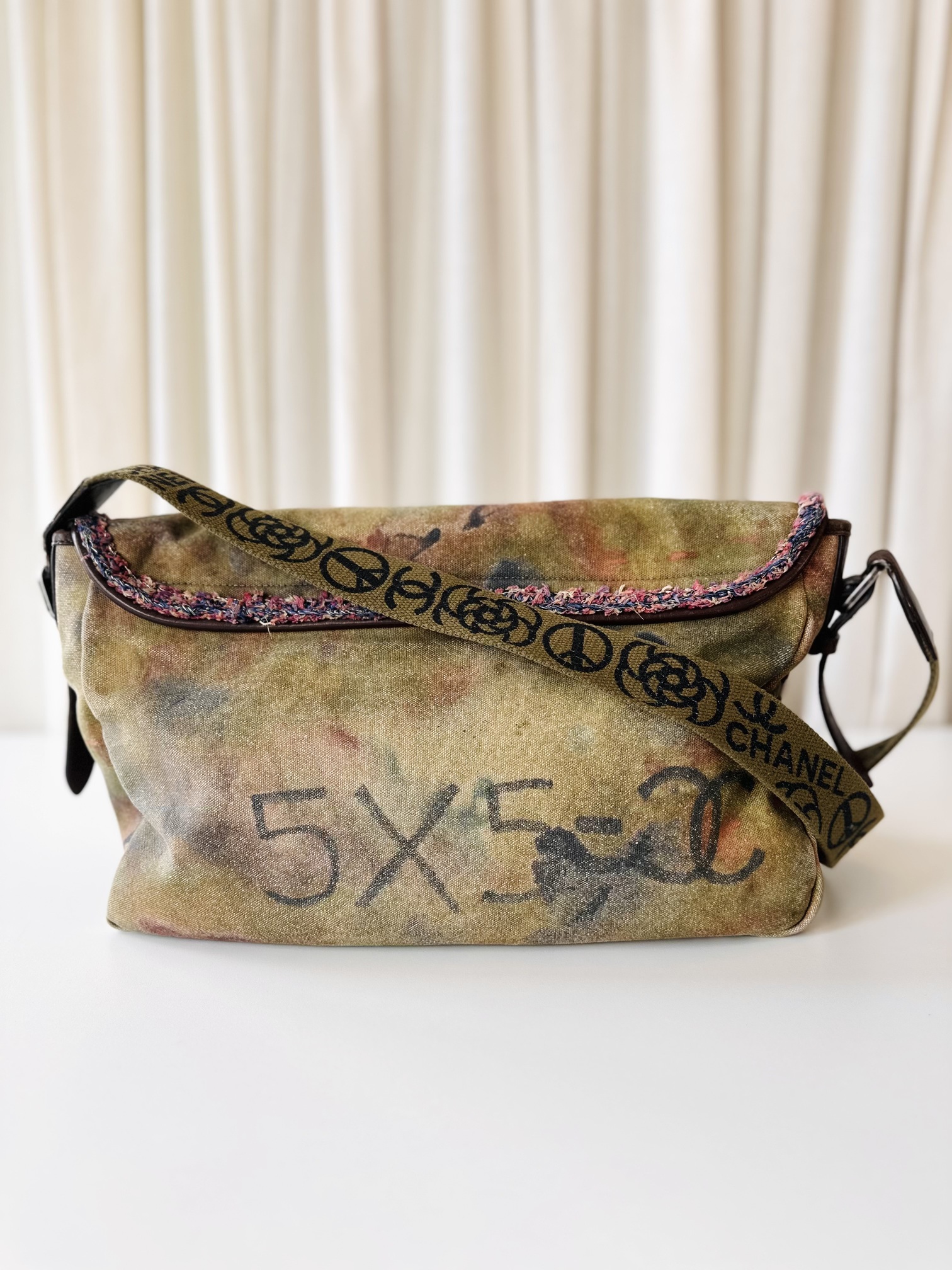 Chanel Graffiti tweed Toile On The Pavement - Image 5