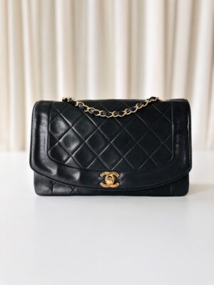 Chanel Diana medium black
