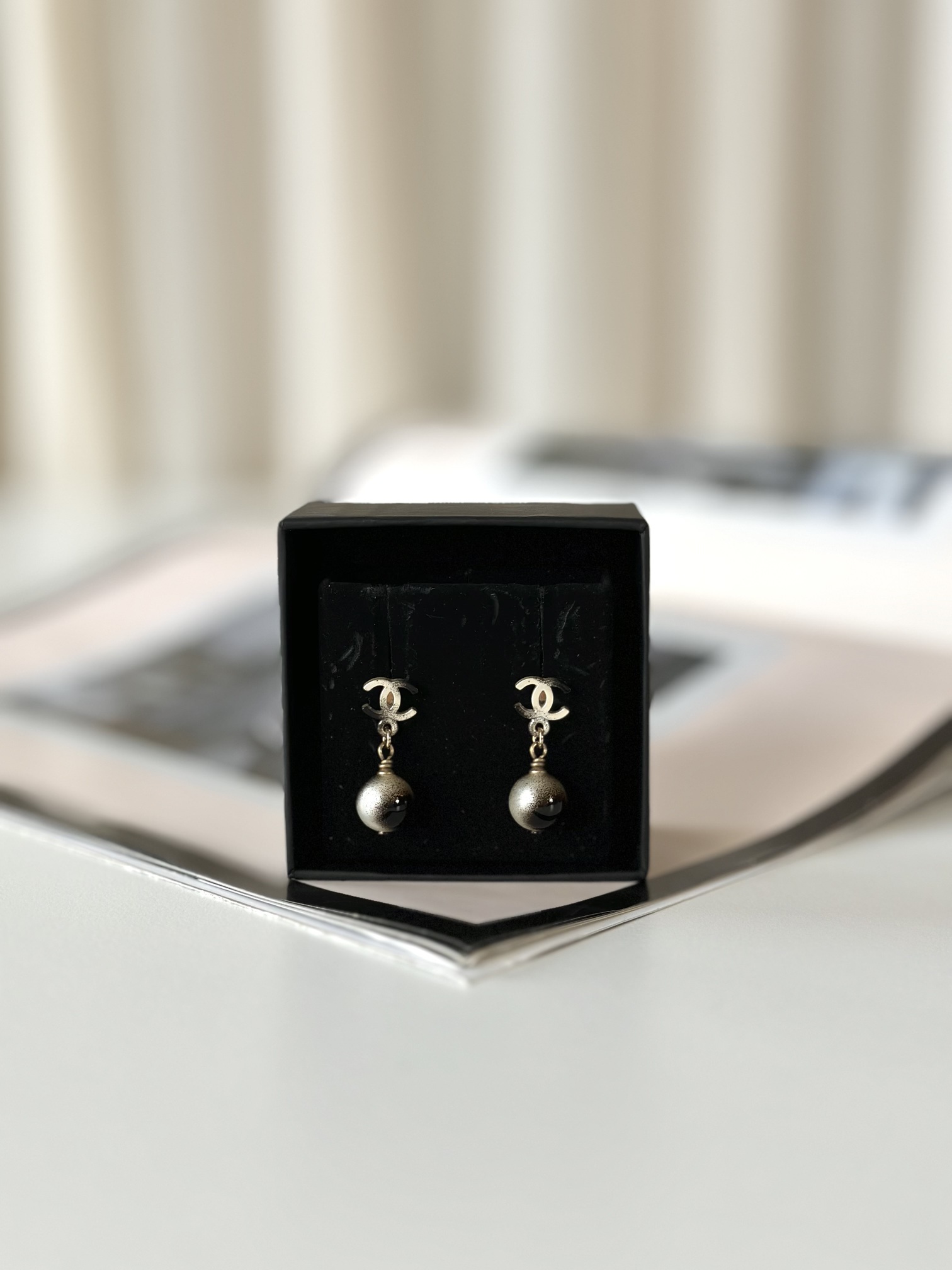 Chanel pearl earrings black