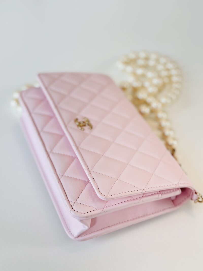Chanel pearl wallet on chain - Image 4