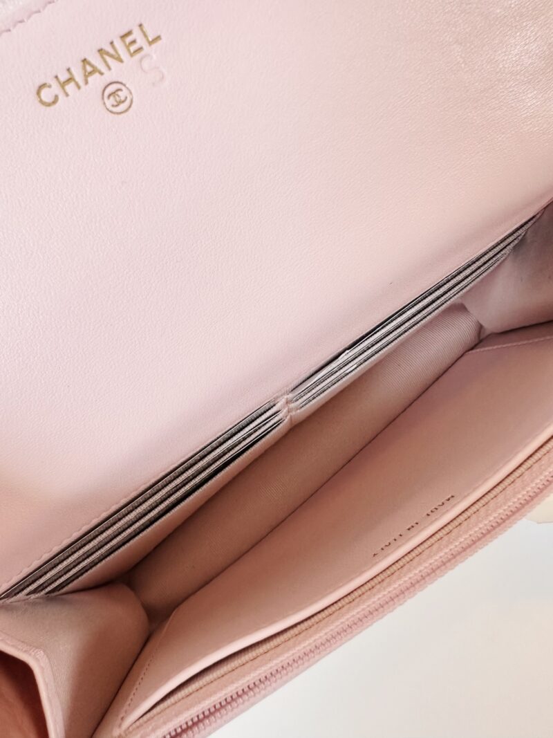 Chanel pearl wallet on chain - Image 9