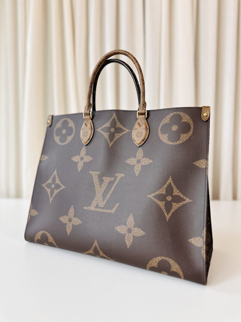 Louis Vuitton On The Go GM - Image 10