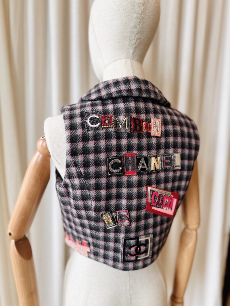 Chanel tweed gilet - Image 8