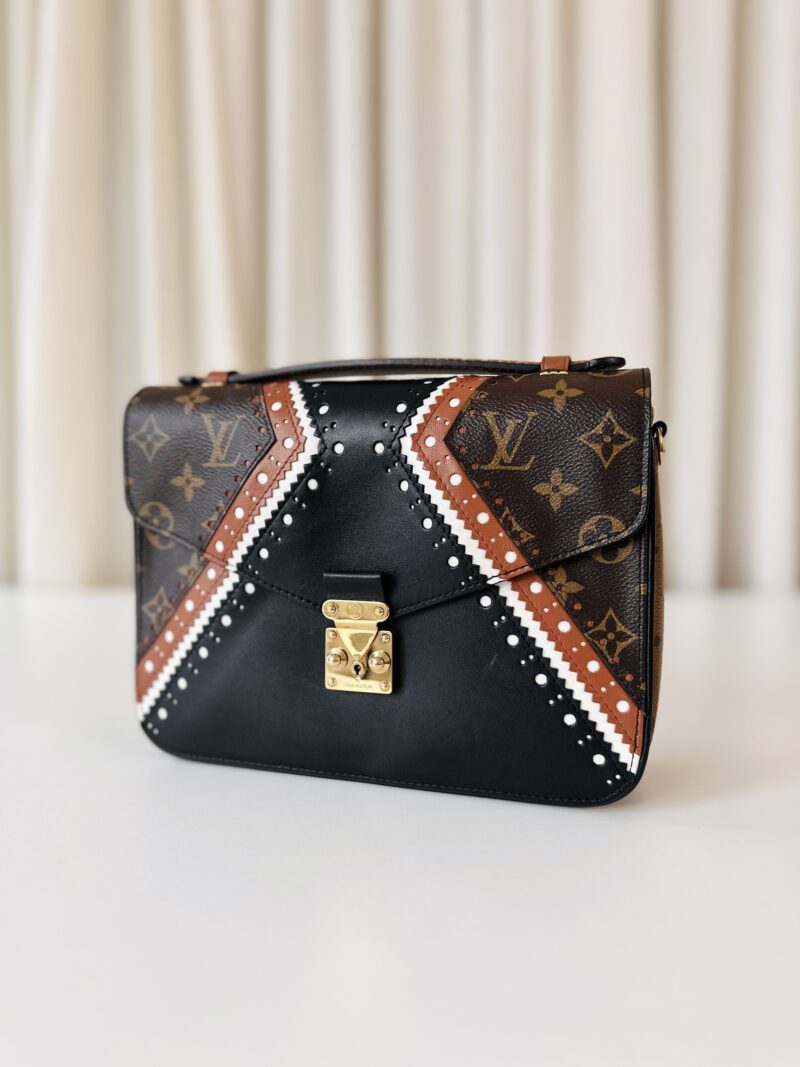 Louis Vuitton Pochette Metis - Image 2