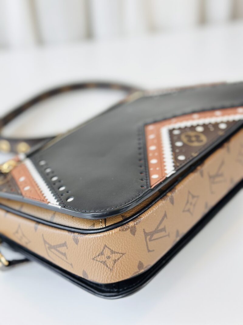 Louis Vuitton Pochette Metis - Image 5