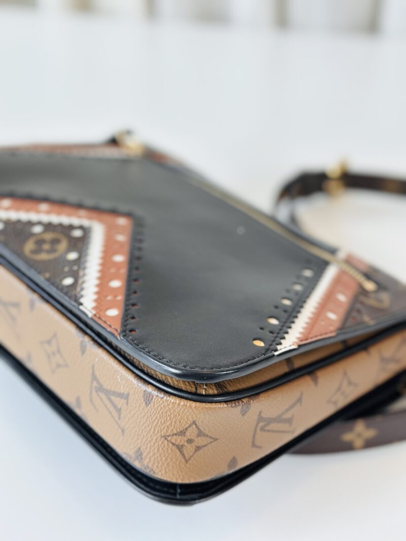 Louis Vuitton Pochette Metis - Image 4