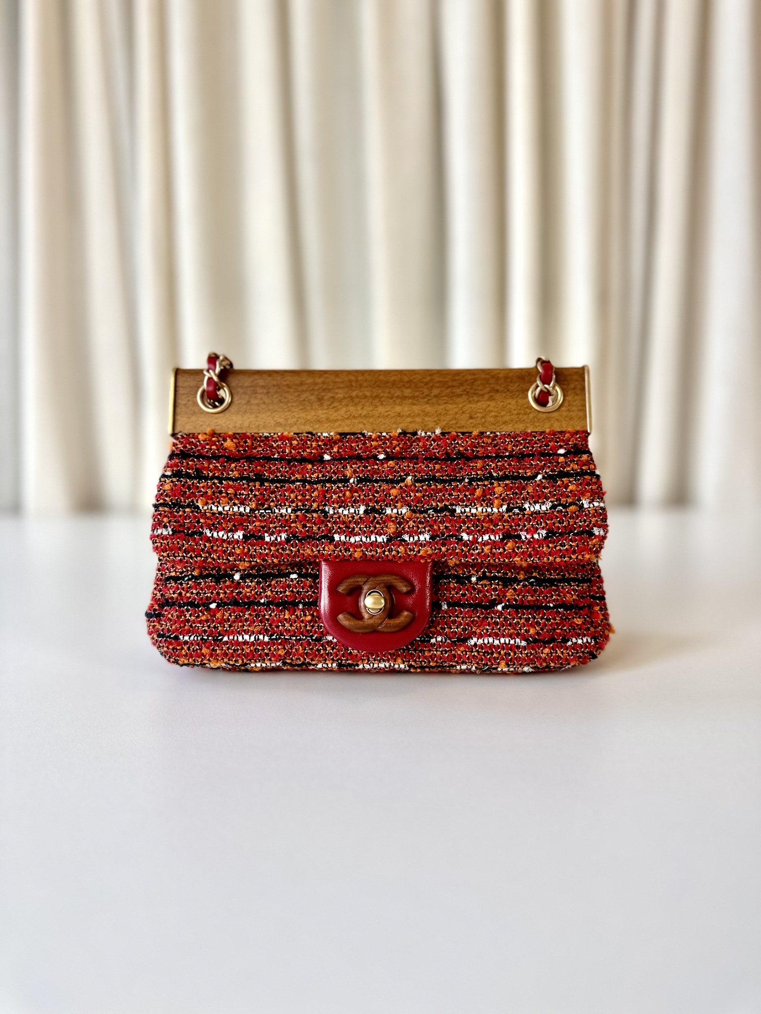 Rare Chanel 2018 Knock on wood tweed flap bag