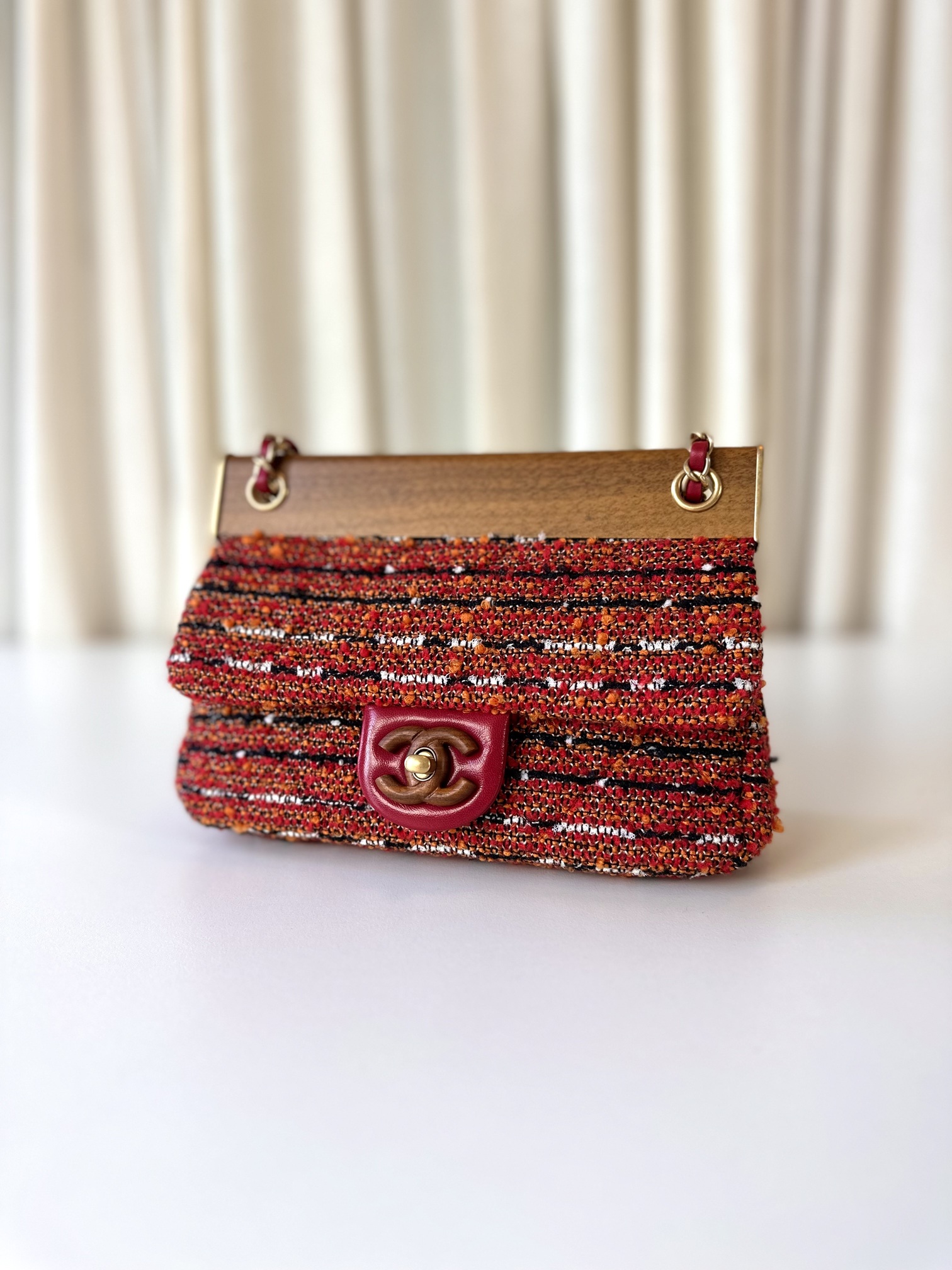 Rare Chanel 2018 Knock on wood tweed flap bag - Image 2