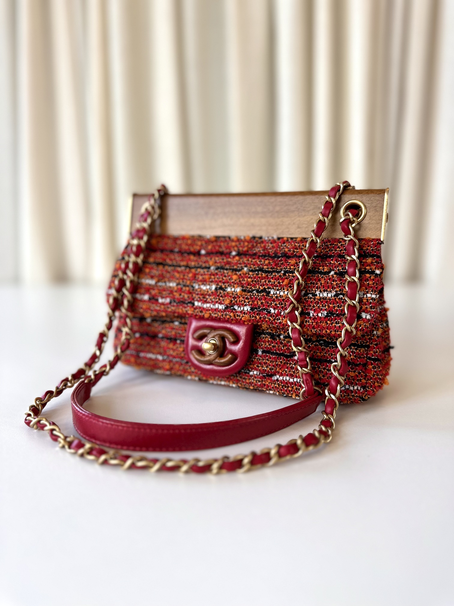 Rare Chanel 2018 Knock on wood tweed flap bag - Image 3