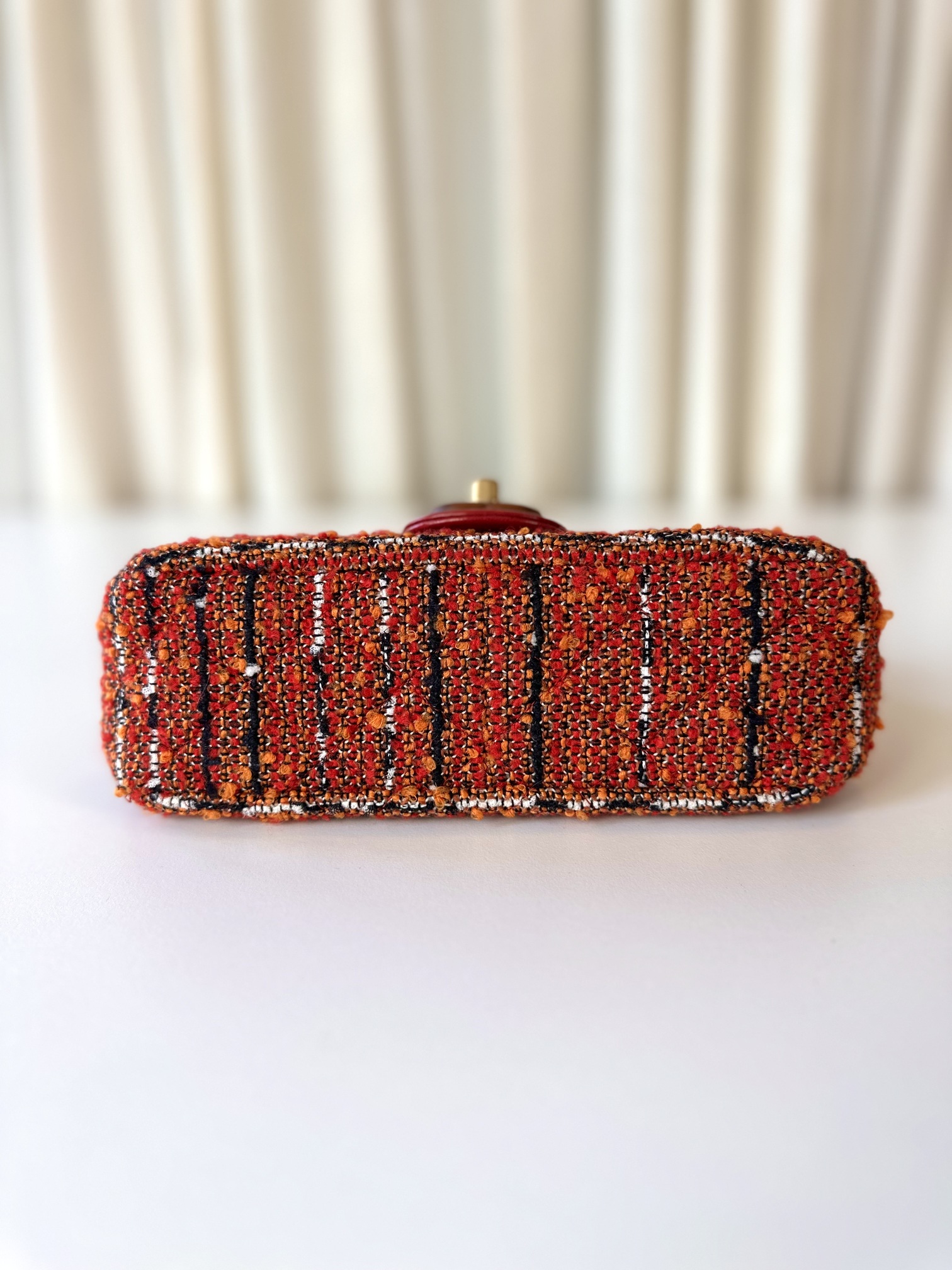 Rare Chanel 2018 Knock on wood tweed flap bag - Image 5