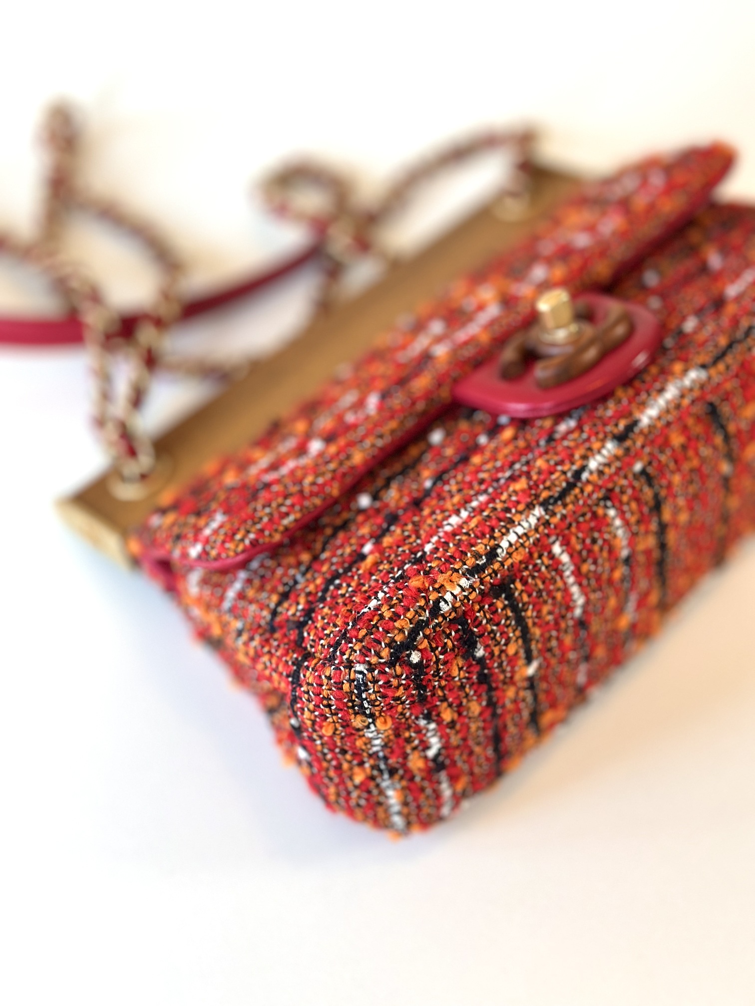 Rare Chanel 2018 Knock on wood tweed flap bag - Image 6