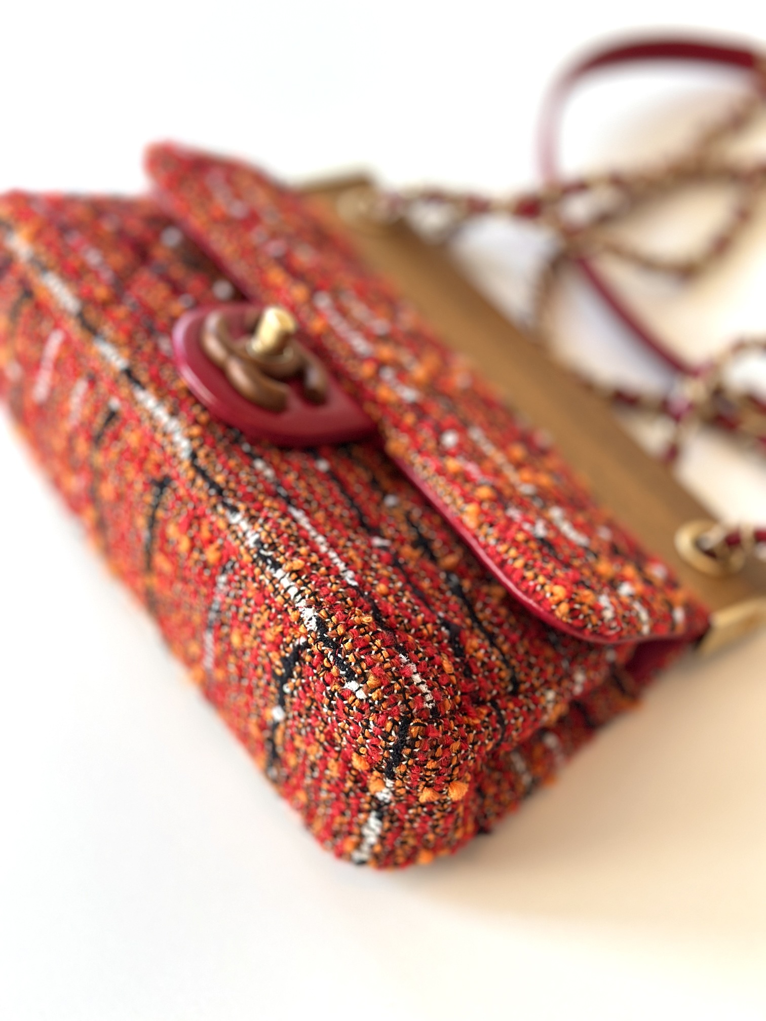 Rare Chanel 2018 Knock on wood tweed flap bag - Image 7