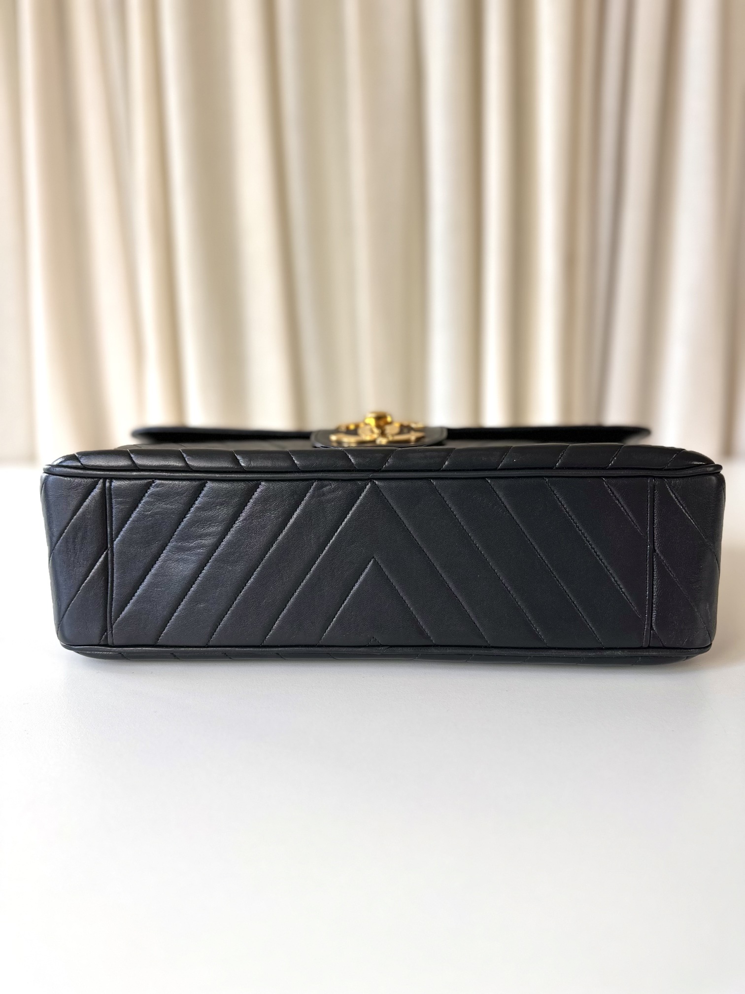 Chanel chevron Jumbo Maxi - Image 6